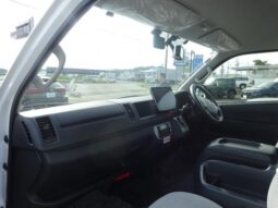 
										TOYOTA HIACE COMMUTER 2018 full									