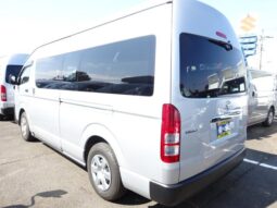 TOYOTA HIACE COMMUTER 2024