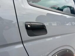 
										TOYOTA HIACE COMMUTER 2024 full									