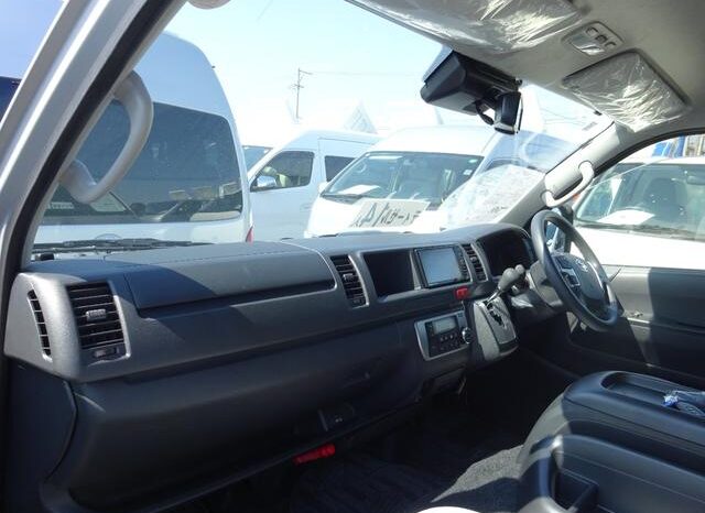 
								TOYOTA HIACE COMMUTER 2024 full									