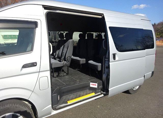 
								TOYOTA HIACE COMMUTER 2013 full									