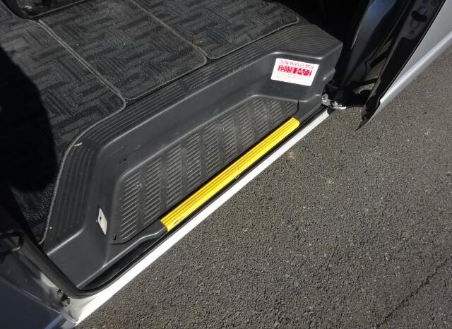 
								TOYOTA HIACE COMMUTER 2013 full									