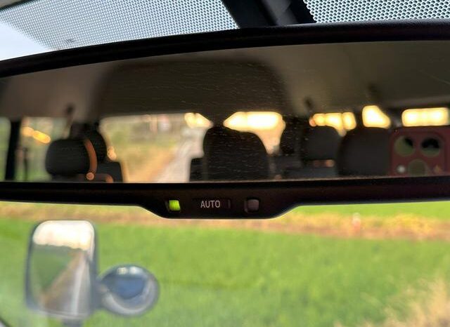 
								TOYOTA HIACE COMMUTER 2013 full									