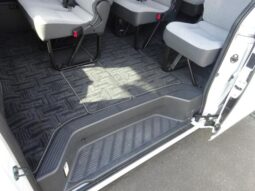 
										TOYOTA HIACE COMMUTER 2018 full									