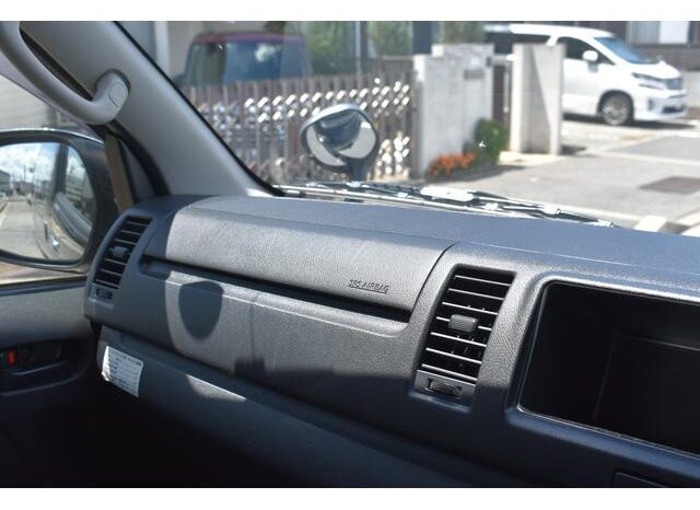 
								TOYOTA HIACE COMMUTER 2015 full									