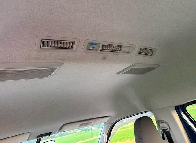 
								TOYOTA HIACE COMMUTER 2013 full									