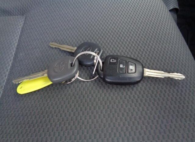 
								TOYOTA HIACE COMMUTER 2013 full									