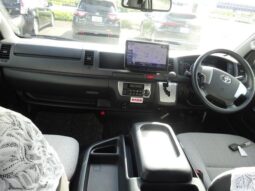 
										TOYOTA HIACE COMMUTER 2018 full									