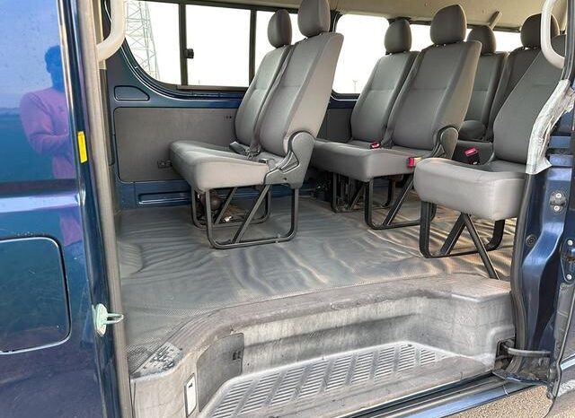 
								TOYOTA HIACE COMMUTER 2013 full									
