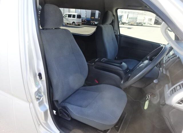 
								TOYOTA HIACE COMMUTER 2013 full									