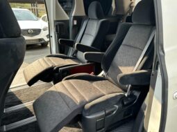 
										TOYOTA ALPHARD 2008 full									