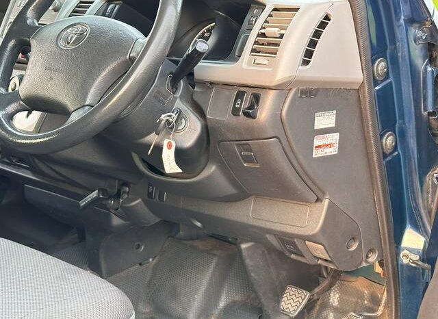 
								TOYOTA HIACE COMMUTER 2013 full									