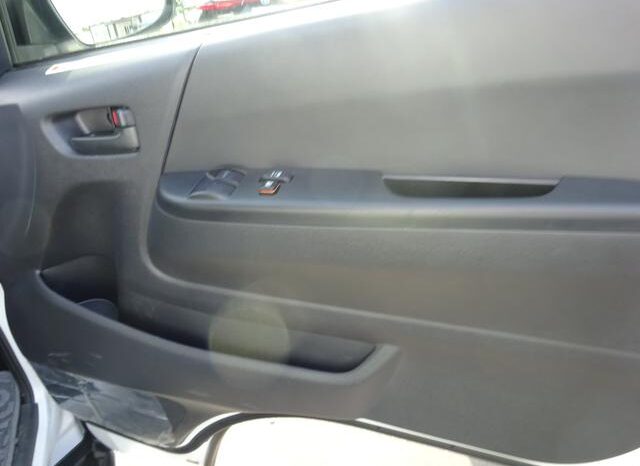 
								TOYOTA HIACE COMMUTER 2018 full									