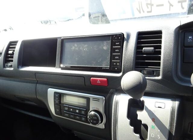 
								TOYOTA HIACE COMMUTER 2024 full									