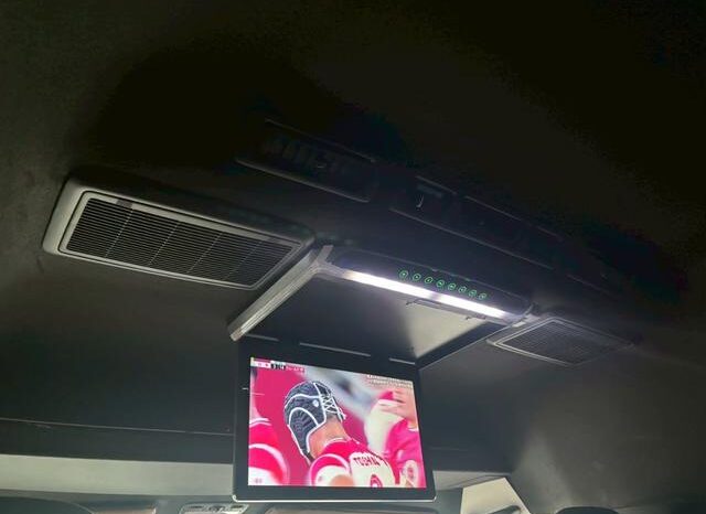 
								TOYOTA HIACE COMMUTER 2024 full									