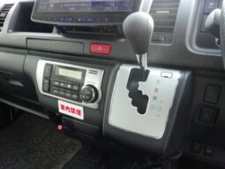 
										TOYOTA HIACE COMMUTER 2018 full									