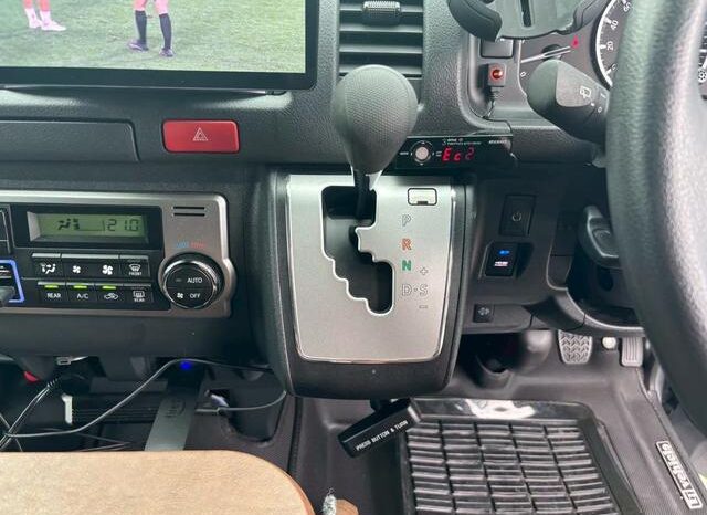 
								TOYOTA HIACE COMMUTER 2024 full									