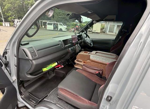 
								TOYOTA HIACE COMMUTER 2024 full									