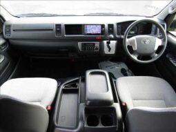 
										TOYOTA HIACE COMMUTER 2017 full									