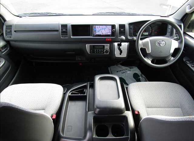 
								TOYOTA HIACE COMMUTER 2017 full									