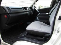 
										TOYOTA HIACE COMMUTER 2017 full									