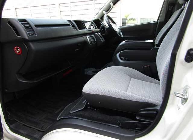 
								TOYOTA HIACE COMMUTER 2017 full									