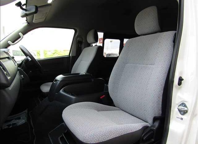 
								TOYOTA HIACE COMMUTER 2017 full									