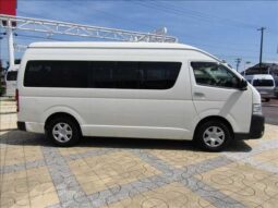 TOYOTA HIACE COMMUTER 2017