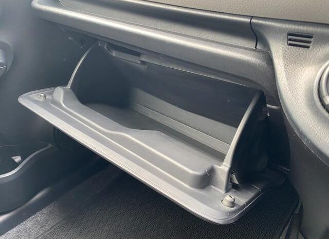 
								TOYOTA VITZ 2013 full									