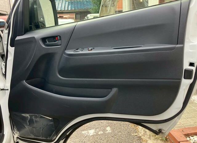 
								TOYOTA HIACE COMMUTER 2024 full									