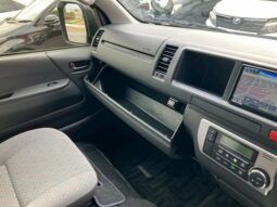 
										TOYOTA HIACE COMMUTER 2024 full									