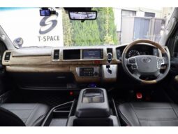 
										TOYOTA HIACE COMMUTER 2023 full									