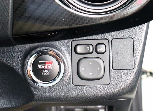 
								TOYOTA VITZ  2018 full									