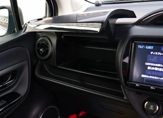 
								TOYOTA VITZ  2018 full									