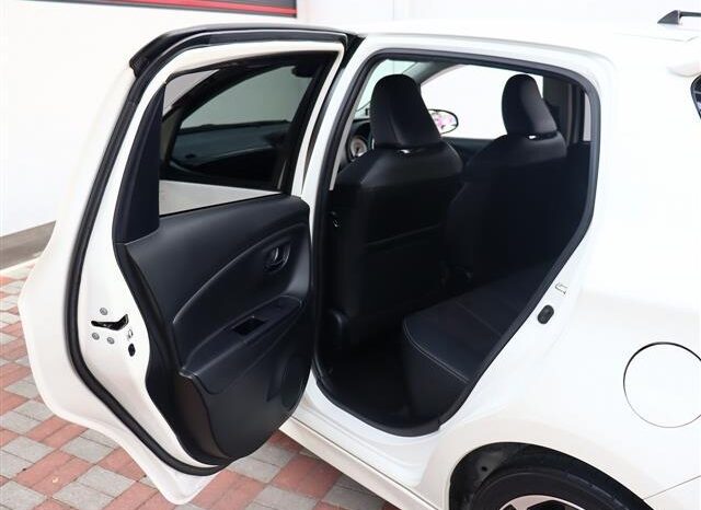 
								TOYOTA VITZ  2018 full									