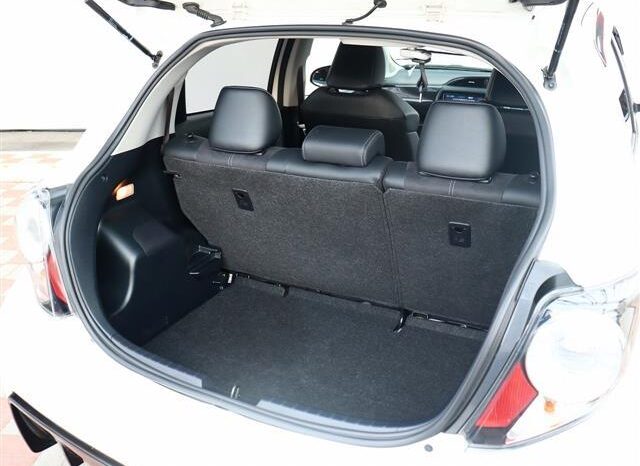 
								TOYOTA VITZ  2018 full									