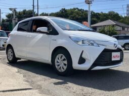 TOYOTA VITZ 2017