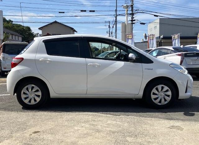 
								TOYOTA VITZ 2017 full									