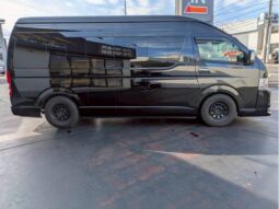 TOYOTA HIACE COMMUTER 2021