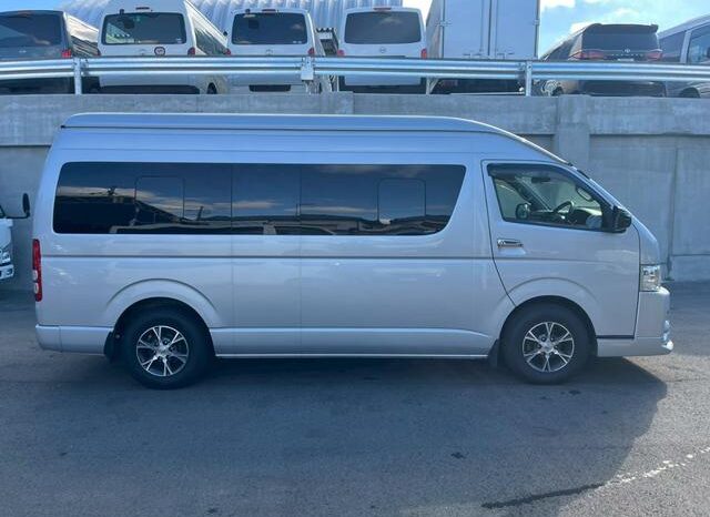 
								TOYOTA HIACE COMMUTER 2016 full									