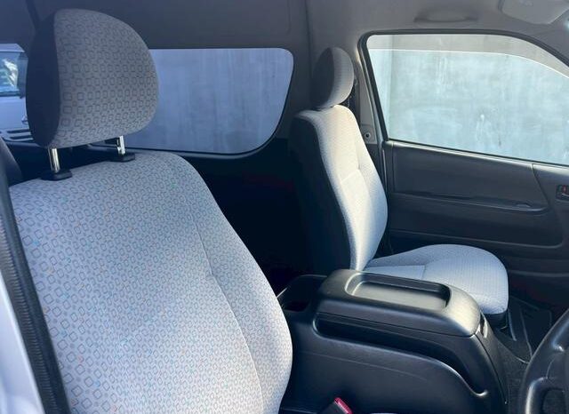 
								TOYOTA HIACE COMMUTER 2016 full									