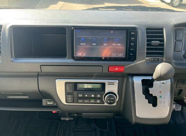 
								TOYOTA HIACE COMMUTER 2016 full									