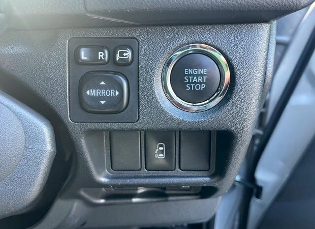 
								TOYOTA HIACE COMMUTER 2016 full									