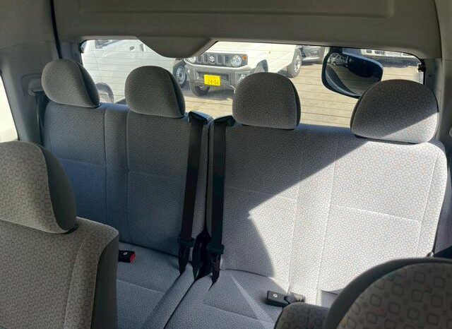 
								TOYOTA HIACE COMMUTER 2016 full									