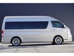 TOYOTA HIACE COMMUTER  2023