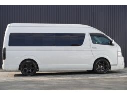 TOYOTA HIACE COMMUTER 2023