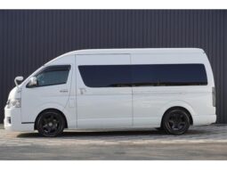 TOYOTA HIACE COMMUTER 2023