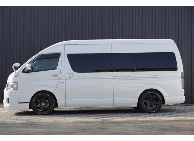 
								TOYOTA HIACE COMMUTER 2023 full									