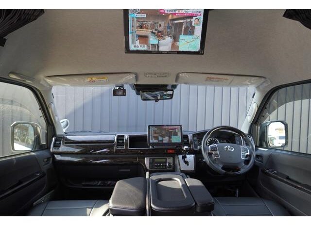 
								TOYOTA HIACE COMMUTER 2023 full									