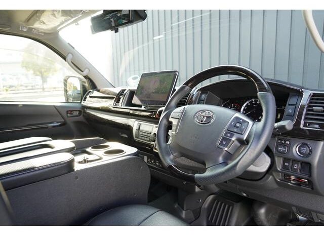 
								TOYOTA HIACE COMMUTER 2023 full									